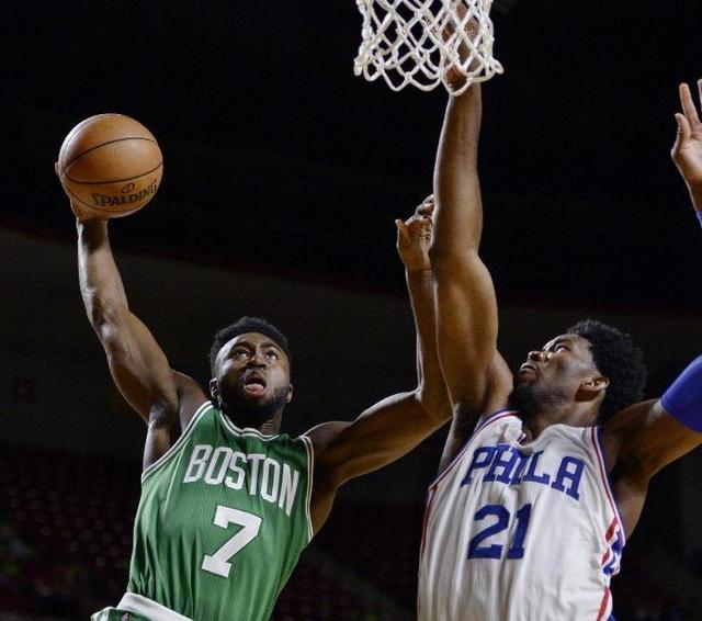 泰山队在防 泰山队在防