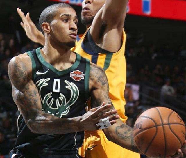 展与柔和手 展与柔和手